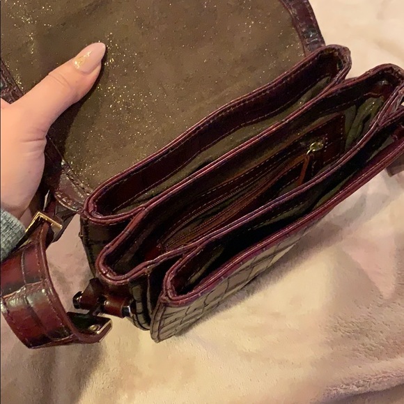 Vince Camuto VC Signature Leather Crossbody Bag - Picture 2 of 7